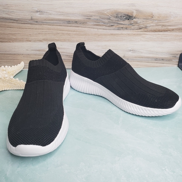 NEW Black Triad Knit Slip On Sneaker - Picture 3 of 6